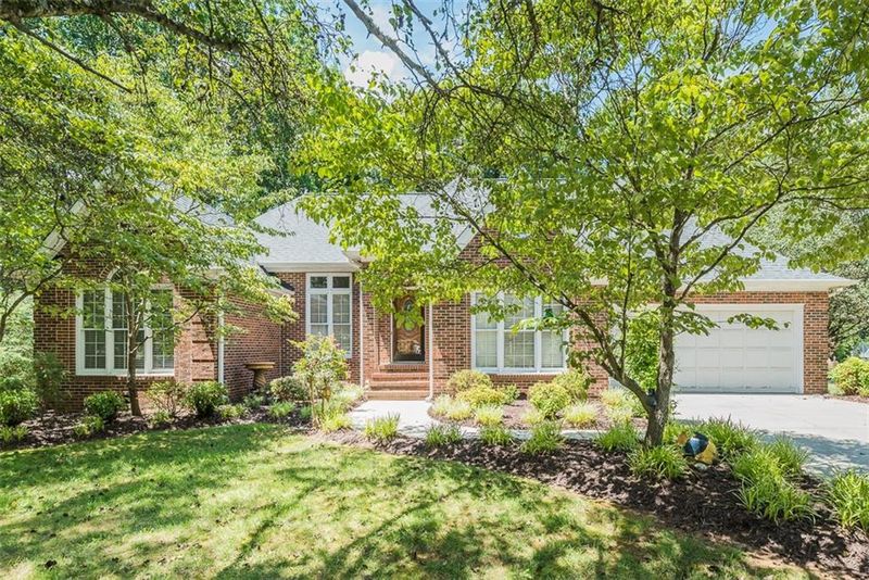 1102 Windham Ct, Mebane, NC 27302