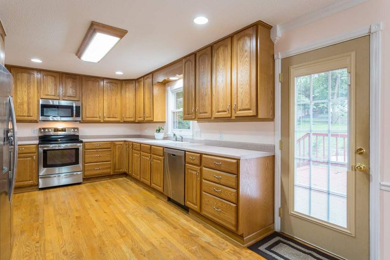 1102 Winwood Dr, Cary, NC 27511