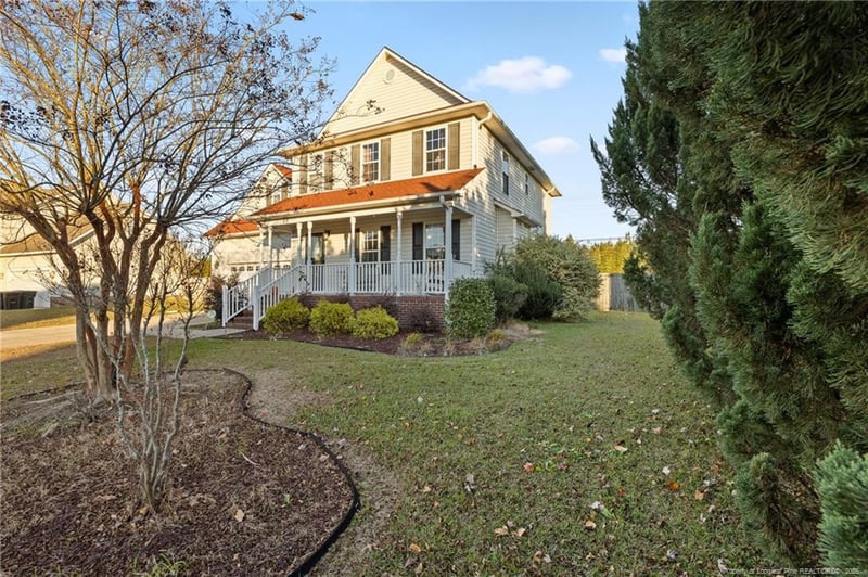 1103 Thistle Gold Dr, Hope Mills, NC 28348