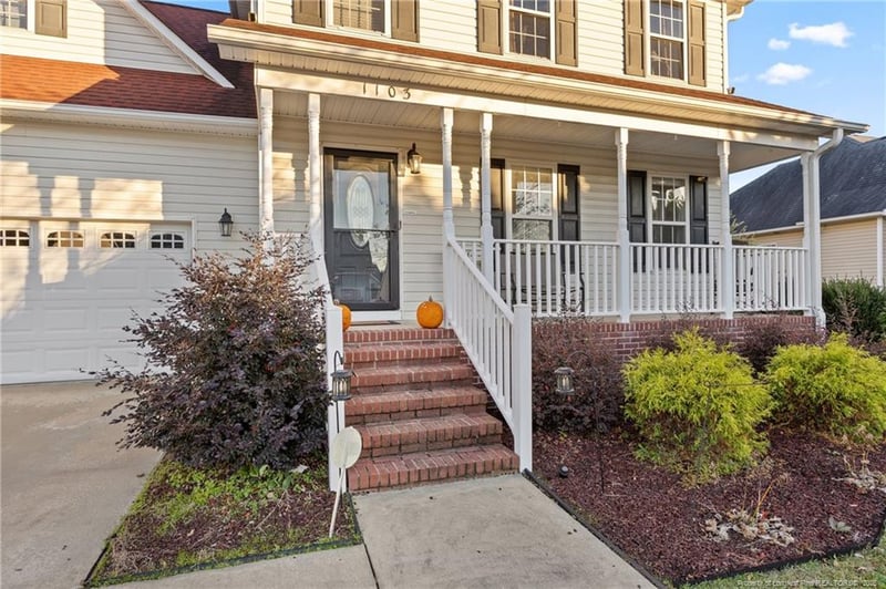 1103 Thistle Gold Dr, Hope Mills, NC 28348