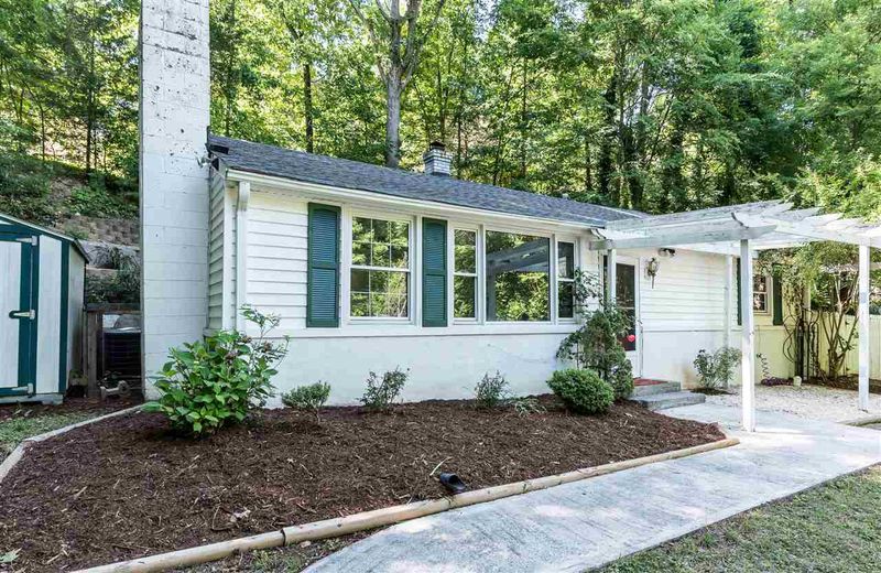 1103 Valley Park Dr, Chapel Hill, NC 27514