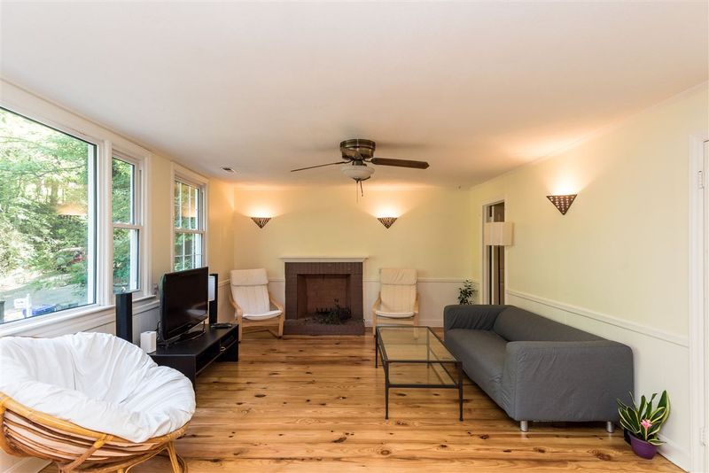 1103 Valley Park Dr, Chapel Hill, NC 27514