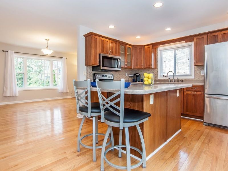 1103 Winwood Dr, Cary, NC 27511