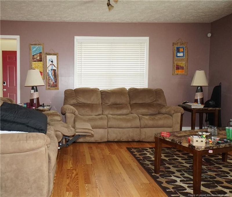 1104 Alexwood Dr, Hope Mills, NC 28348