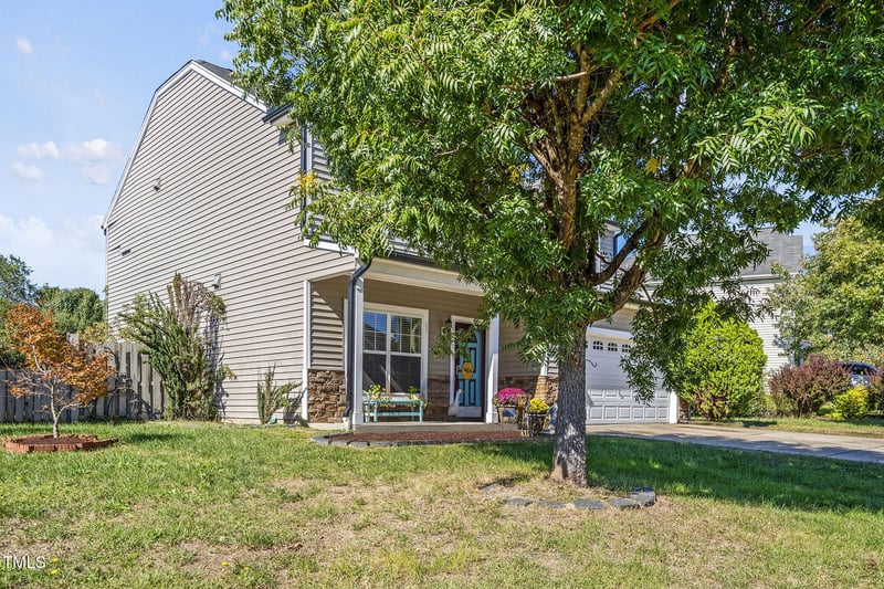 1104 Braemar Highland Dr, Zebulon, NC 27597