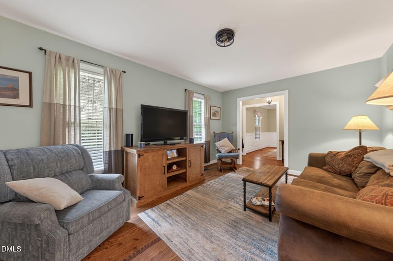 1104 Fallen Oak Dr, Apex, NC 27502