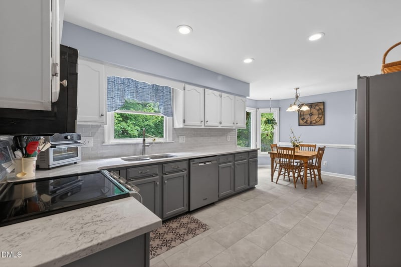 1104 Fallen Oak Dr, Apex, NC 27502