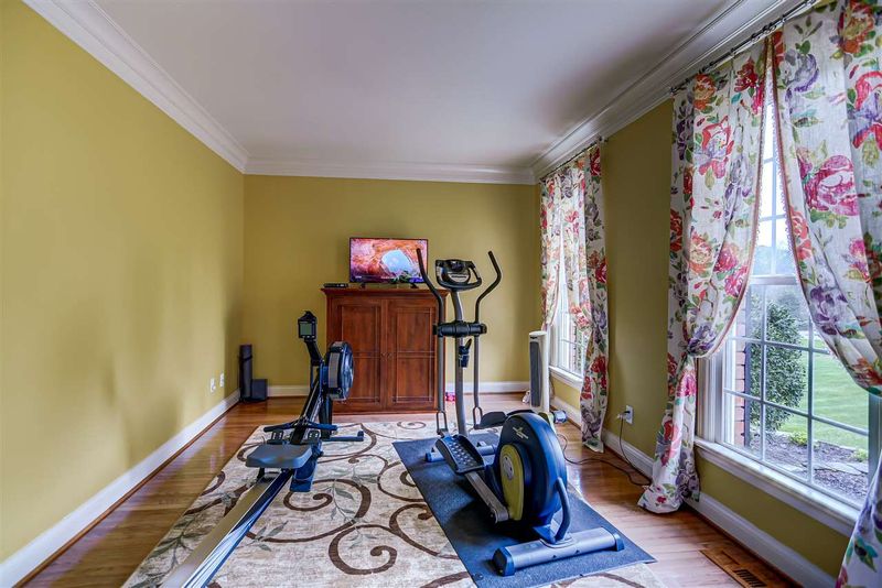1104 Falls Bridge Dr, Raleigh, NC 27614
