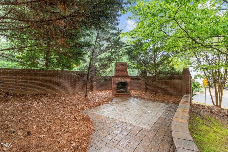 1104 Hobson Ct, Raleigh, NC 27607