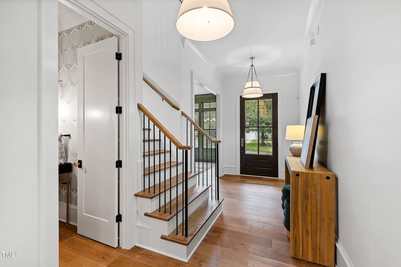 1104 Manchester Dr, Raleigh, NC 27609