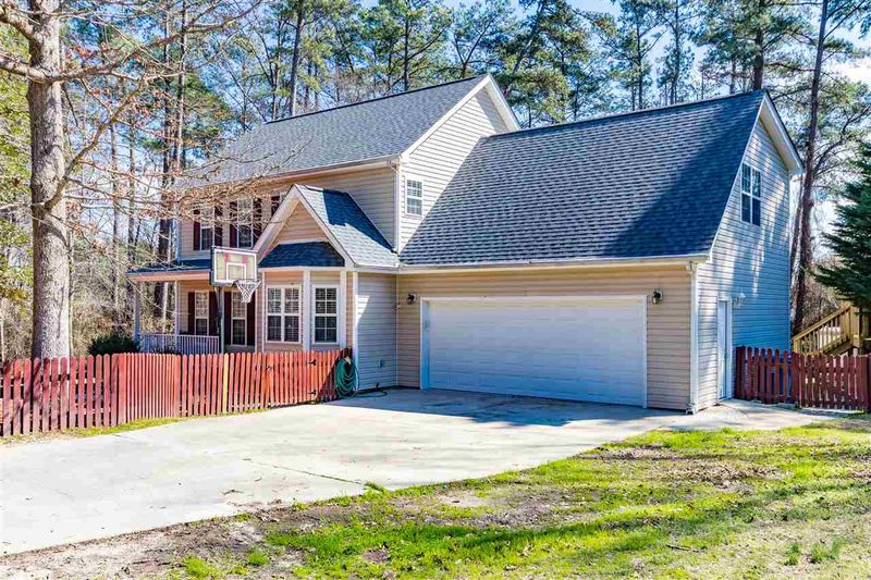 1104 Meadow Wood Dr, Fuquay Varina, NC 27526