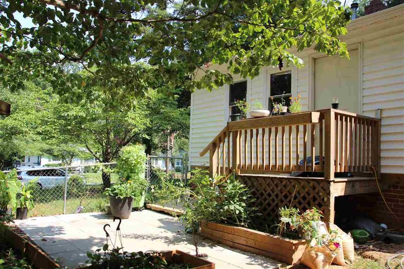 1104 Oak Dr, Durham, NC 27712