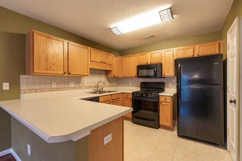 11044 Astor Hill Dr, Raleigh, NC 27613