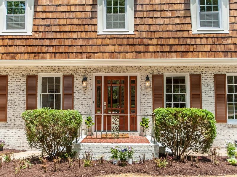 1105 Cedarhurst Dr, Raleigh, NC 27609