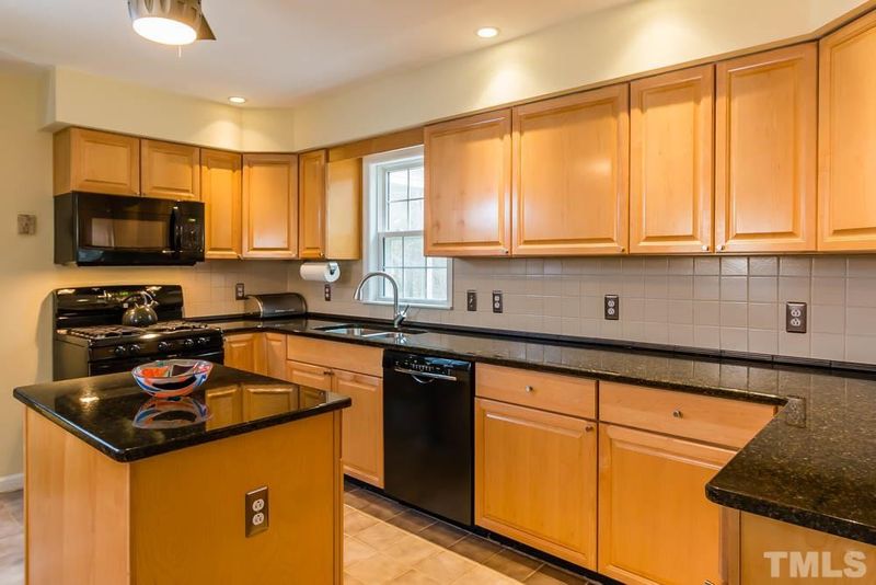 1105 Dawson Rd, Chapel Hill, NC 27516