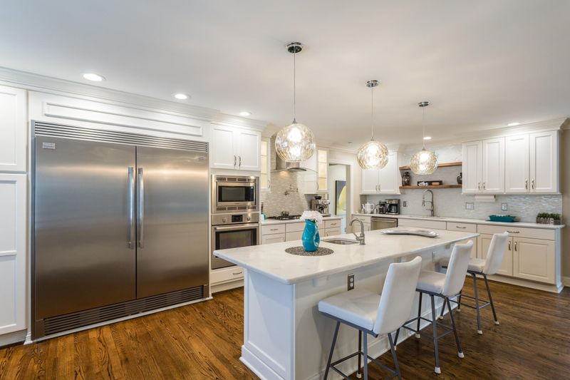 1105 Glen Eden Dr, Raleigh, NC 27612