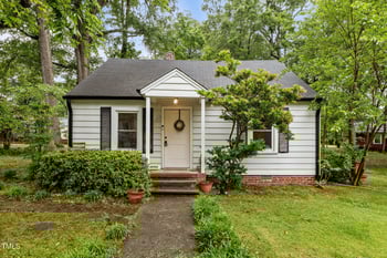1105 Hawthorne Ln, Burlington, NC 27215