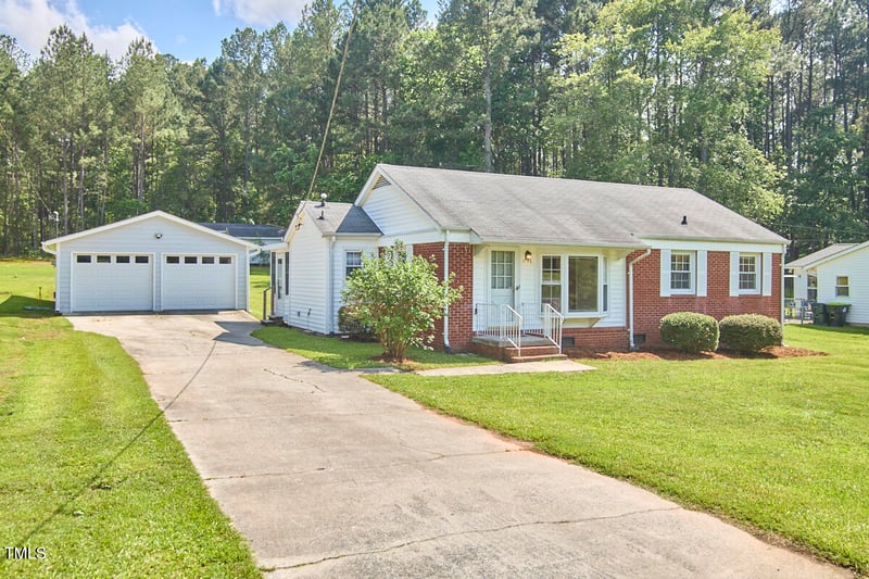1105 Horseshoe Rd, Durham, NC 27703