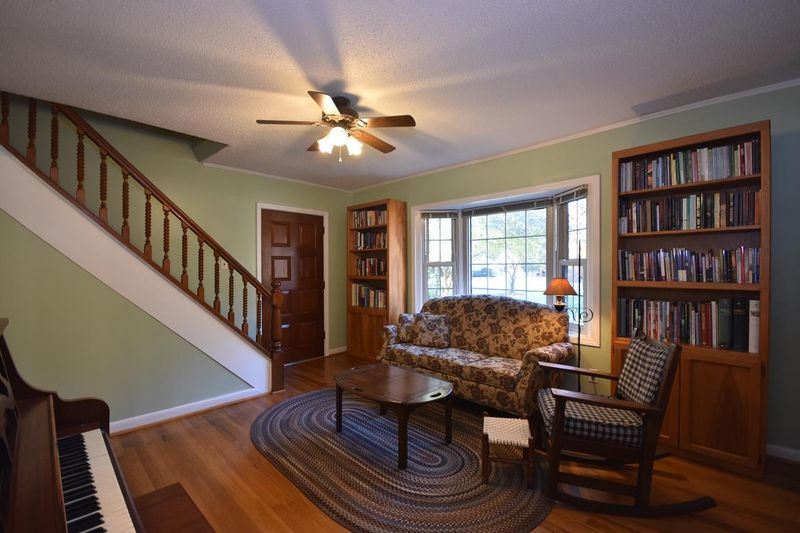 1105 Mcpherson Dr, Burlington, NC 27215
