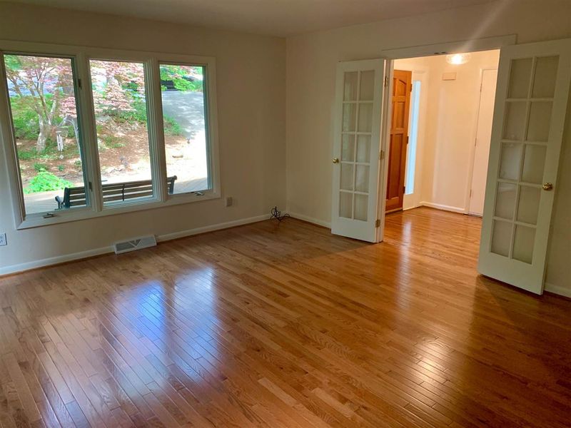 1105 Shadyside Dr, Raleigh, NC 27612