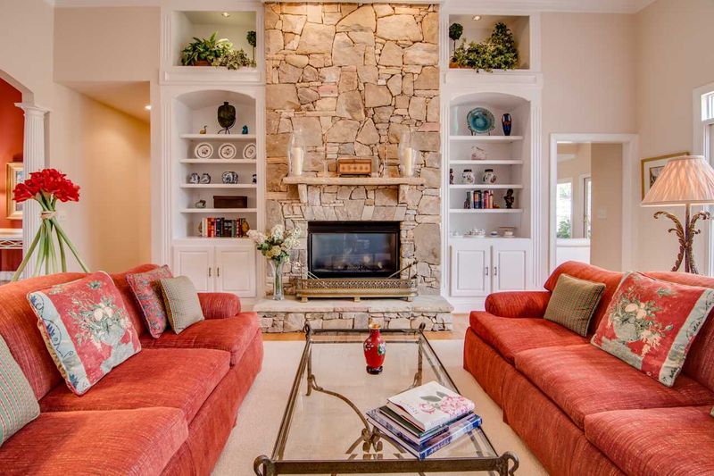 1105 Stonebridge Dr, Durham, NC 27712