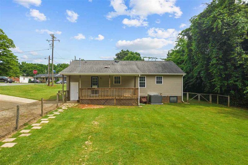 1105 S Third St, Mebane, NC 27302