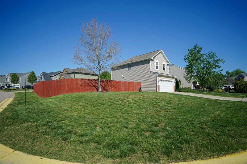 1106 Braemar Highland Dr, Zebulon, NC 27597
