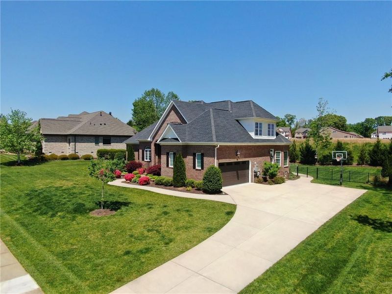 1106 Dunmore Dr, Burlington, NC 27215