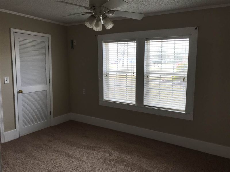 1106 W Harnett St, Dunn, NC 28334