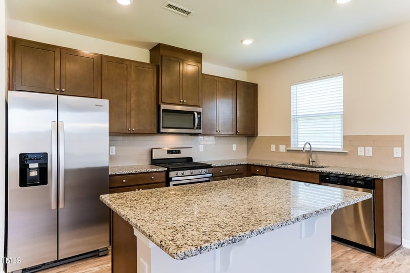 1106 Noor Ln, Fuquay Varina, NC 27526