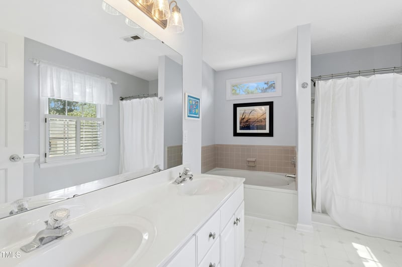 1106 Woodbriar St, Apex, NC 27502