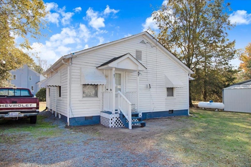 1107 W Market St, Smithfield, NC 27577