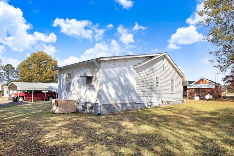 1107 W Market St, Smithfield, NC 27577