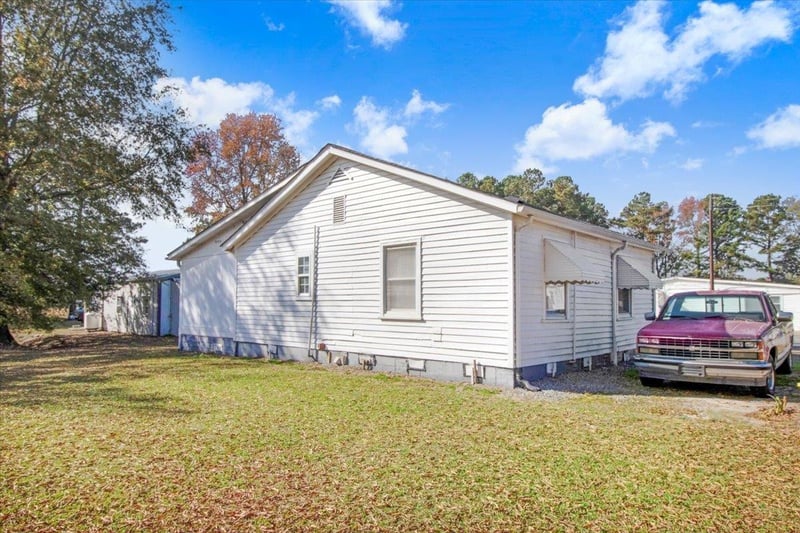 1107 W Market St, Smithfield, NC 27577