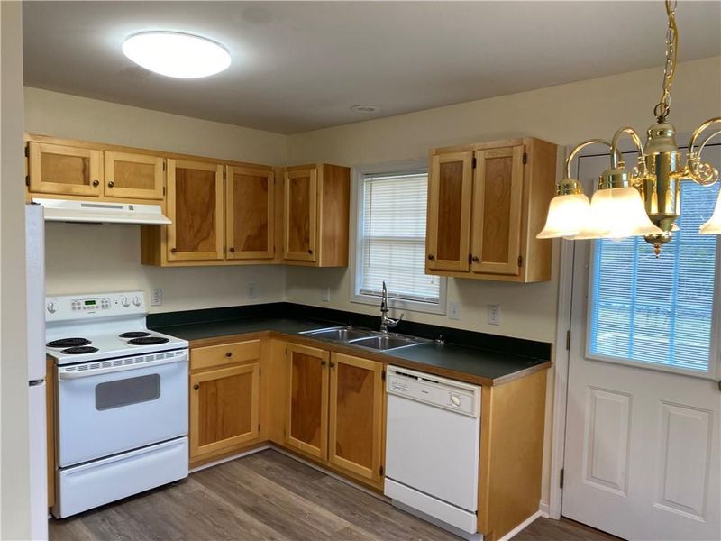 1107 Morgan Glen Dr, Burlington, NC 27217