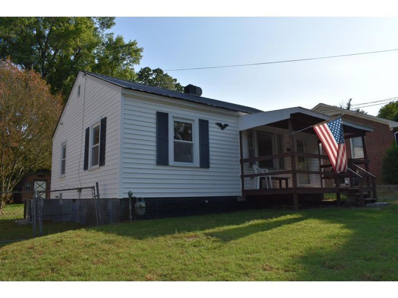 1107 Stonewall St, Burlington, NC 27217