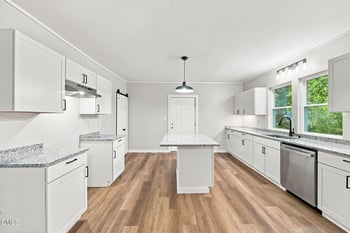 1108 Hawthorne Ln, Burlington, NC 27215