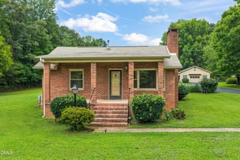 1108 King St, Hillsborough, NC 27278