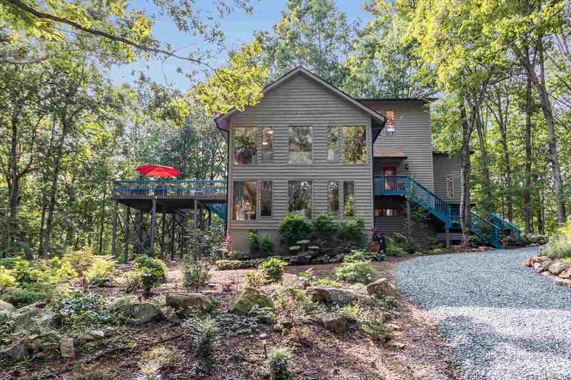 1108 Manor Dr, Chapel Hill, NC 27516