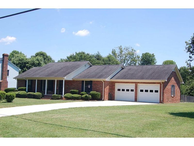 1108 W Old Glencoe Rd, Burlington, NC 27217