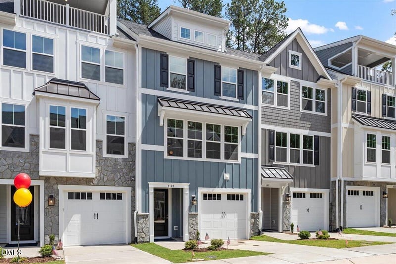 1109 Blackthorn Ln, Durham, NC 27703