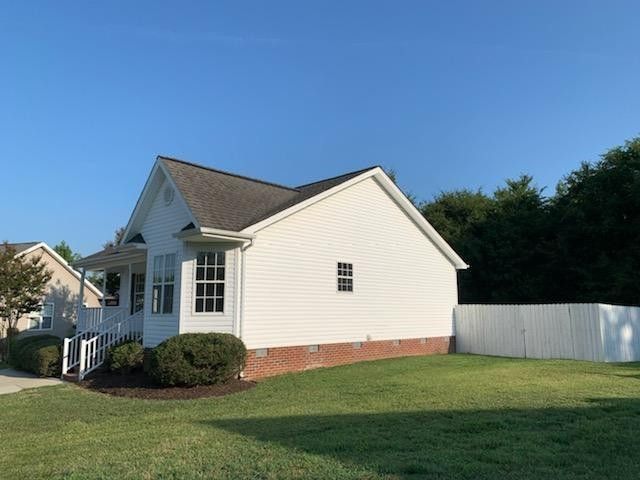 1109 Brook Hills Ct, Burlington, NC 27217