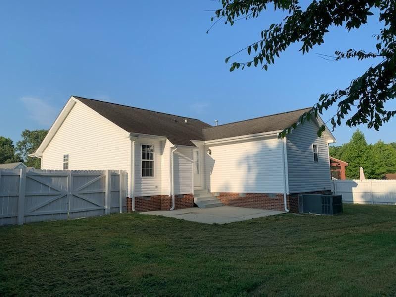 1109 Brook Hills Ct, Burlington, NC 27217