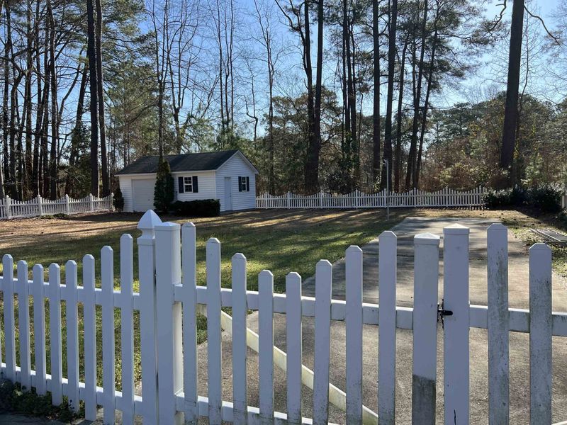 1109 S Crescent Dr, Smithfield, NC 27577