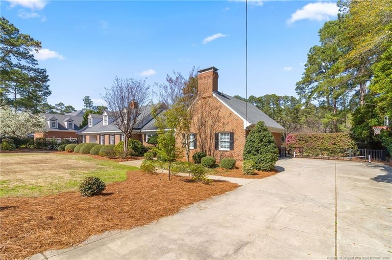 1109 Offshore Dr, Fayetteville, NC 28305