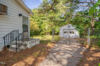 1109 Pinkston St, Henderson, NC 27536