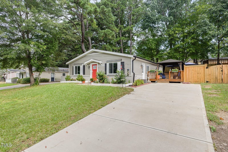 1109 Savannah Dr, Raleigh, NC 27610