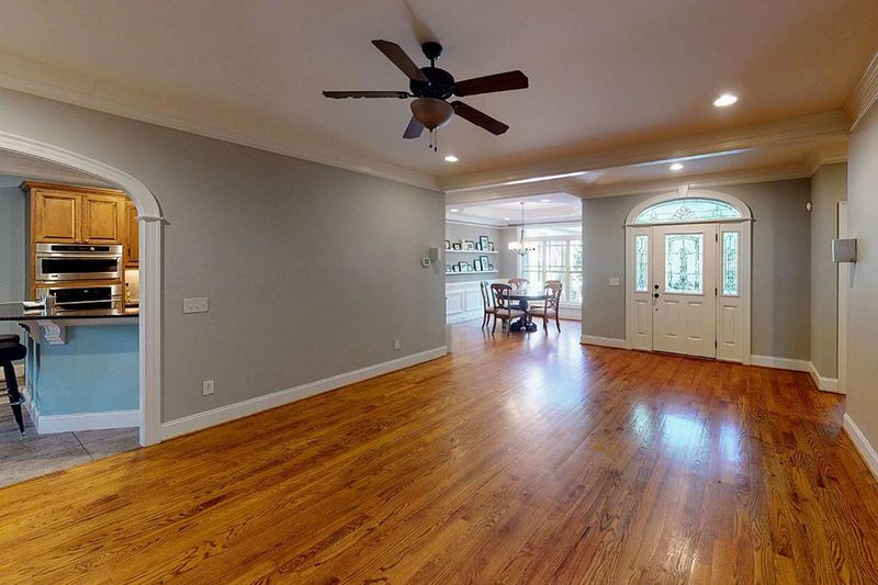 1109 Shadywood Ln, Raleigh, NC 27603