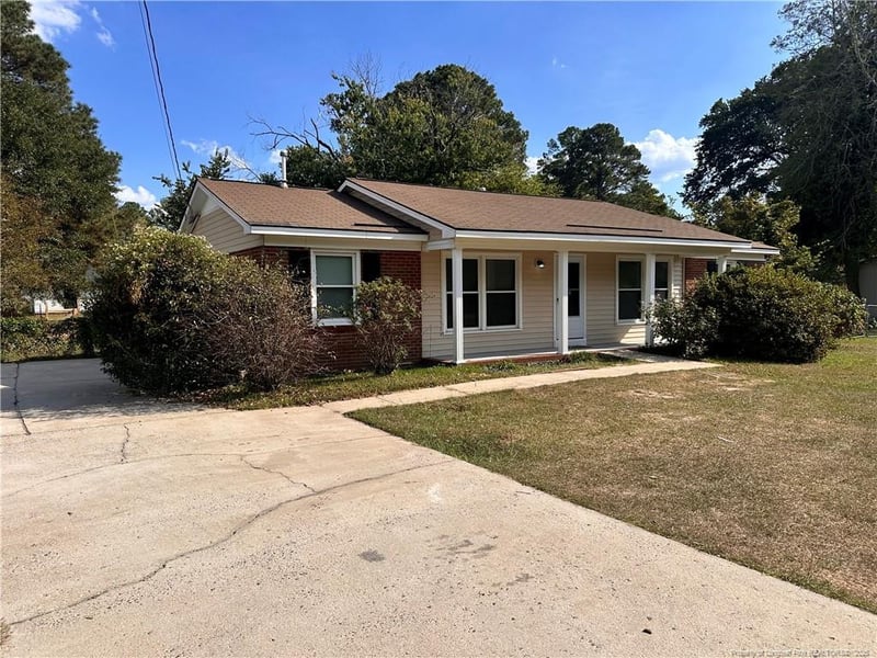 1109 Strickland Bridge Rd, Fayetteville, NC 28304