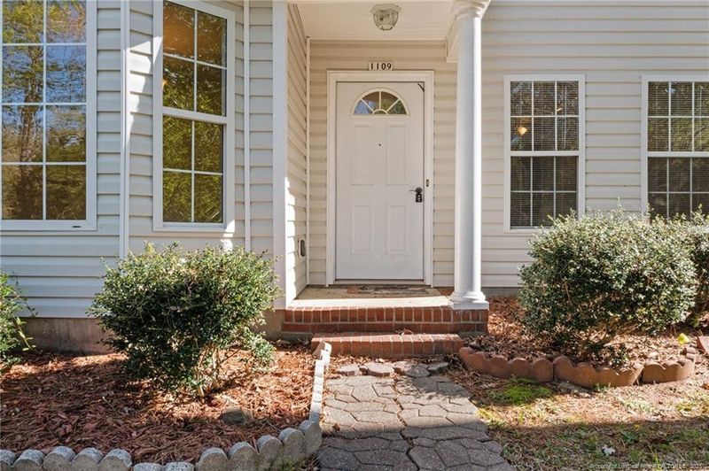 1109 Wren Tree Cir, Sanford, NC 27330
